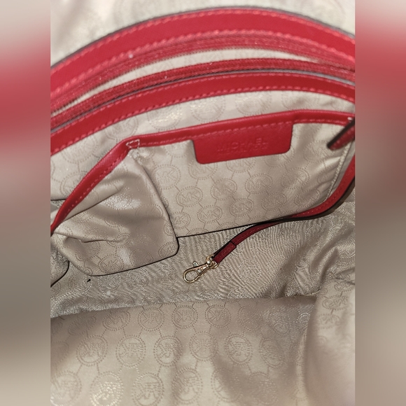 Michal Kors, Red shoulder bag. All original hardware with a duster bag. - Picture 10 of 16